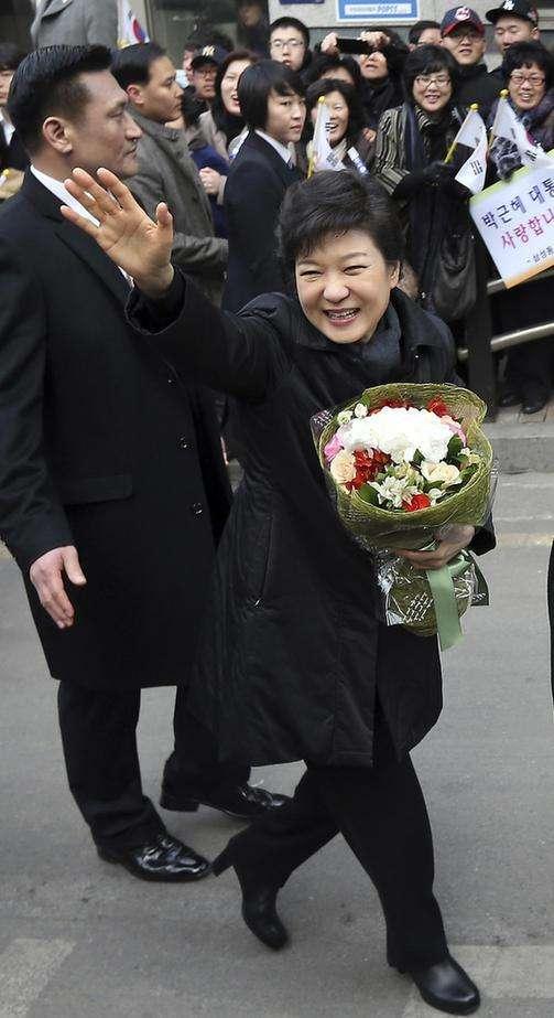 朴槿惠被判22年，文在寅却在卸任前释放她，为何尹锡悦也要拜会？