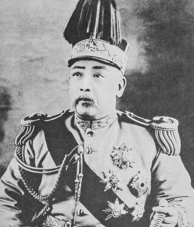 王陵基被俘后大骂蒋介石，杜聿明狱中给他刮胡子，获特赦时已81岁