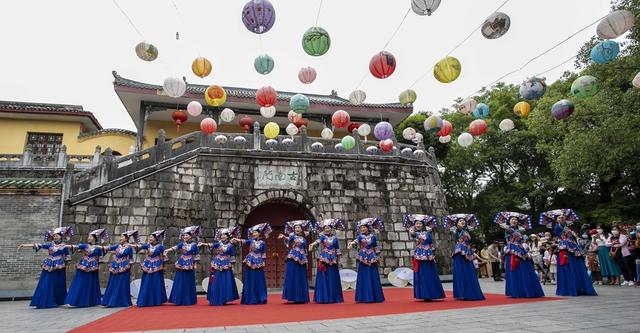 桂林：桂剧、彩调经典片段在古南门实景展演