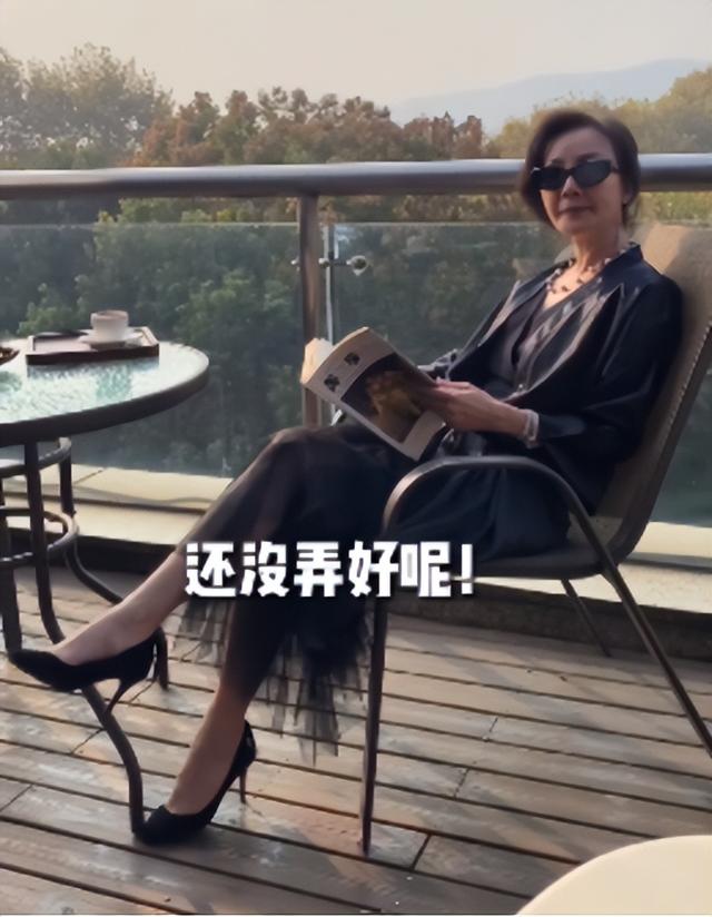 雪瑞姑姑：“冻龄奶奶”走红网络，抖音第一富婆，62岁活成18模样