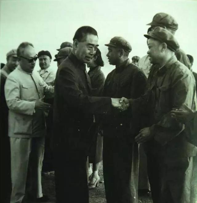1972年陈毅逝世，毛主席现身追悼会，一举动让张茜泪奔：怎么敢当