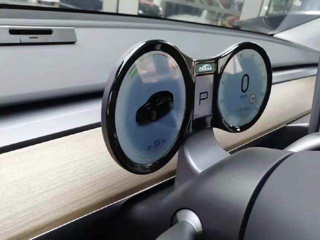 有车主给特斯拉Model 3/Y DIY仪表盘 看车速更方便