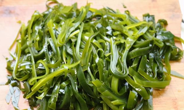建议中老年人，天热多吃碱性食物，尤其是这5种，营养美味又降火
