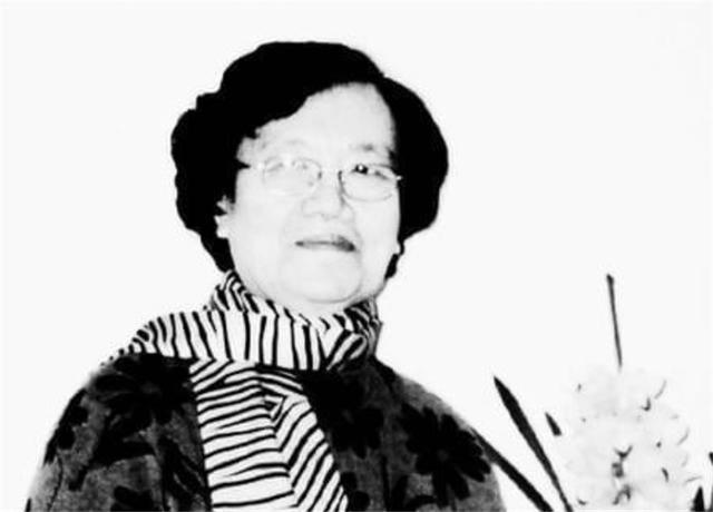 军统女特务精通4国语言，冒死救一地下党员，11年后反救自己一命