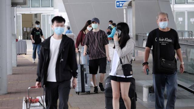 香港单日确诊破6千，李嘉诚父子还没出手，郑裕彤家族先出手了