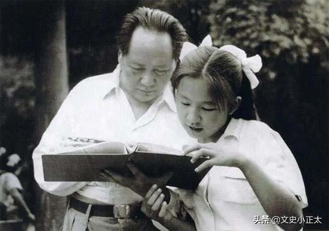 李讷排队瞻仰毛主席，工作人员一眼认出，李讷：我只是来看看爸爸