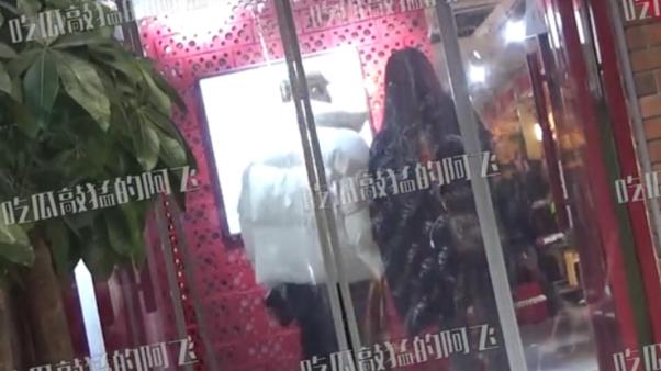明星扎堆谈恋爱！2天内5位艺人恋情曝光，最大40岁，最小26岁