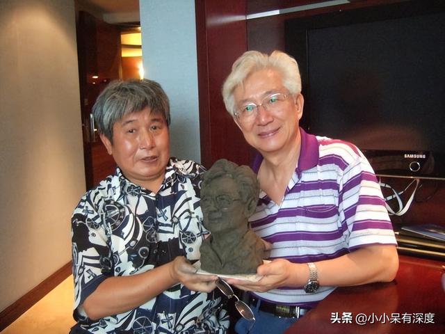 就是在那样的年月和那样充满理想主义的心境中,陈铎和妻子周希珧经人