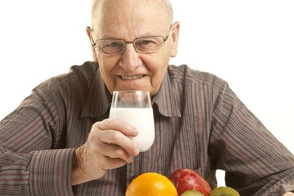 空腹不能喝牛奶、吃香蕉？错了！空腹真正不能吃的是这3类食物