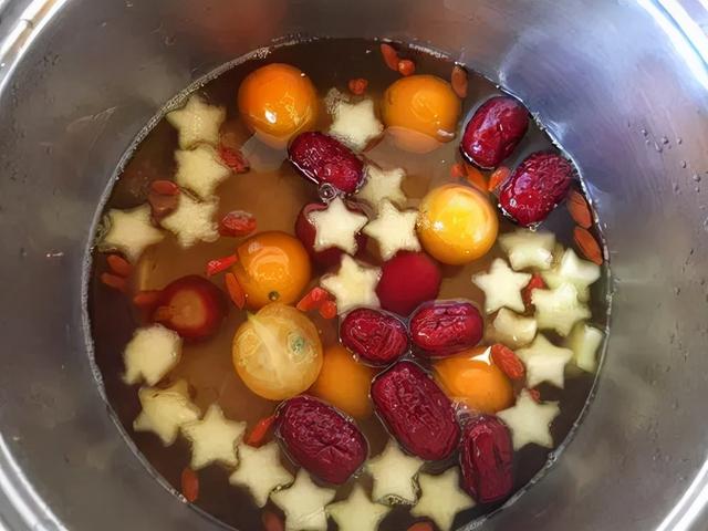 水果煮熟后，营养全没了？这4种水果煮着吃，健脾养胃、止咳化痰