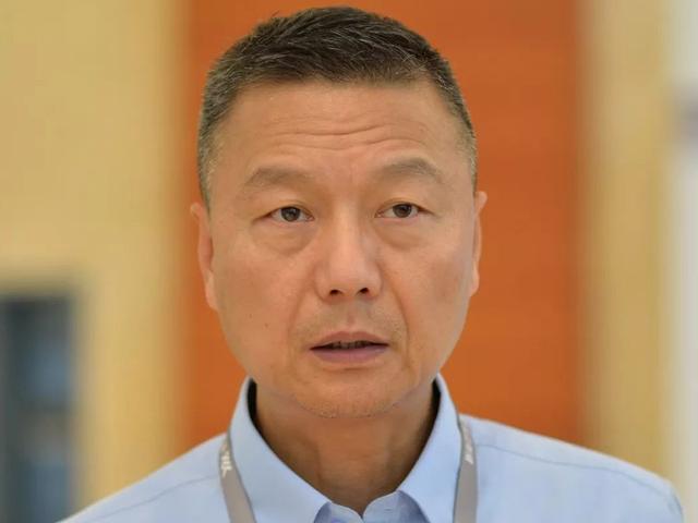华为精神可以燎原！国产闪存龙头打入果链，CEO曾含泪感谢任正非