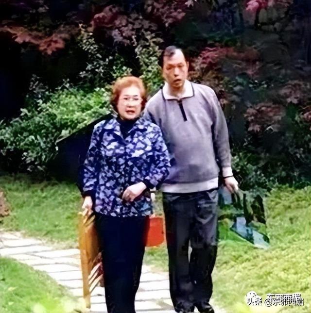 照顾患病儿子二十年，经历4次大手术，她的传奇终止在了今天