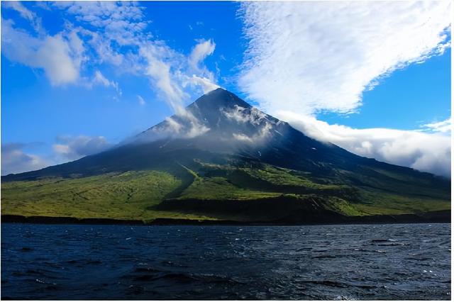 研究发现岩浆含水量控制火山弧岩浆深度