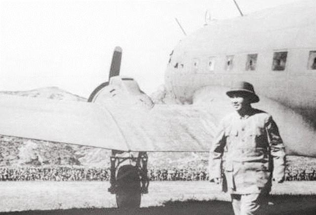 1945年重庆谈判，监视毛主席的宪兵落泪，营长由衷感慨：天下少有
