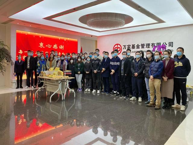 连夜赶往公司！金融人成为昨夜浦东最美逆行者，已连值五天女基金经理豪言，“这一守，再战八天”