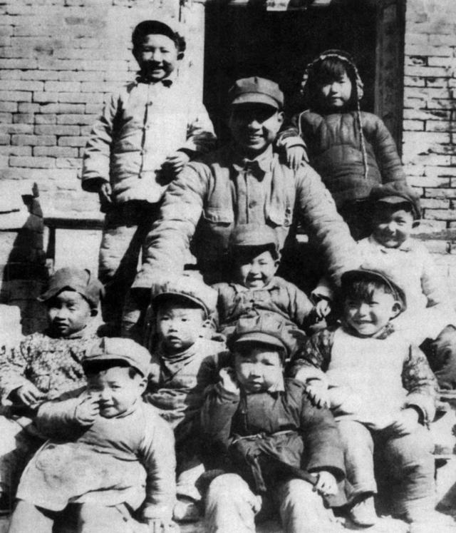 1982年，开国上将杨勇咳嗽不止，医生一摸腹部：肝怎么掉下来了？