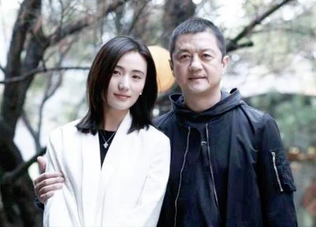50岁李亚鹏又要当爹？陪90后选美冠军做产检，李嫣以后怎么办？