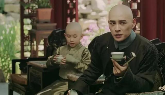 雍正儿子中最聪明的一个，装一辈子糊涂，保住了子孙的荣华富贵