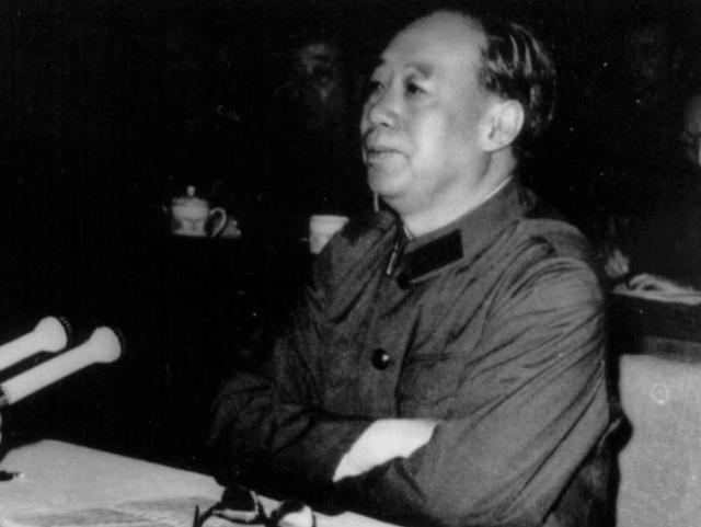 76年主席逝世，汪东兴看三遍悼词后提出一条意见，华国锋：我赞成