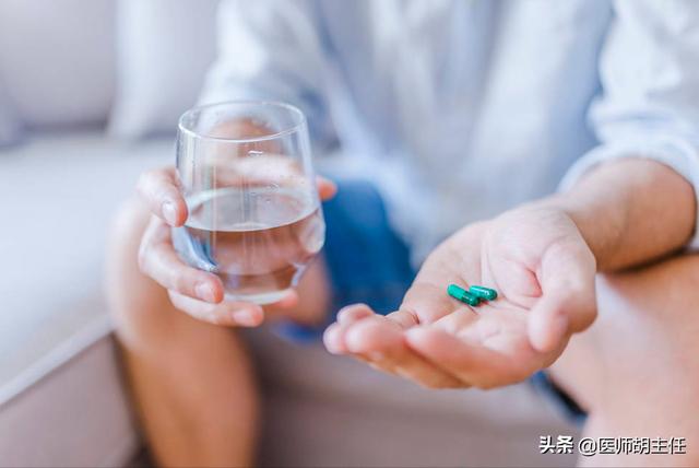 奥美拉唑餐前吃还是餐后吃？长期服用有何危害？听听医生怎么说