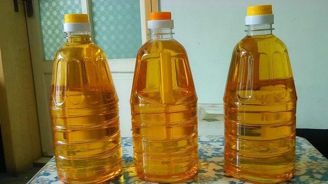 什么油“最”不健康呢，是大豆油吗？提醒：这2种油尽量要少吃