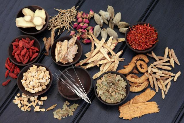 鱼腥草含“马兜铃酸”，有肾毒还致癌？到底能不能吃？告诉你真相