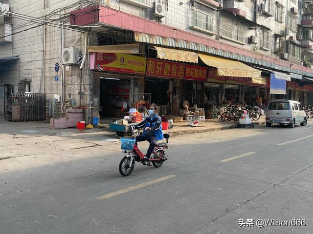 东莞有一个细村市场，里面东西很便宜，很多人都喜欢来这里买买买12