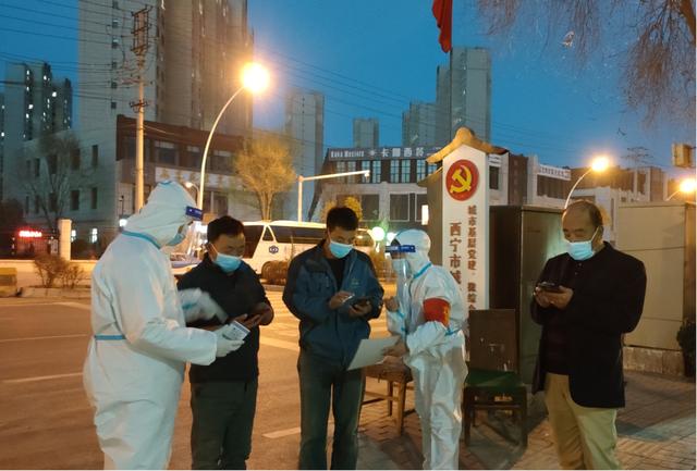 城东区：医保干部进社区 疫情防控践初心