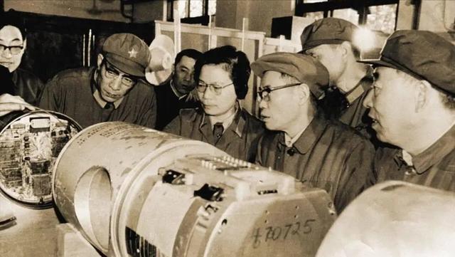 1969年大战一触即发，毛主席急令军区领导离京，做好一切战争准备