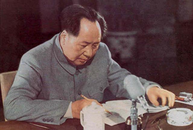 1950年，郑洞国想回家种地，周总理大惊：你是起义将领，怎能种地