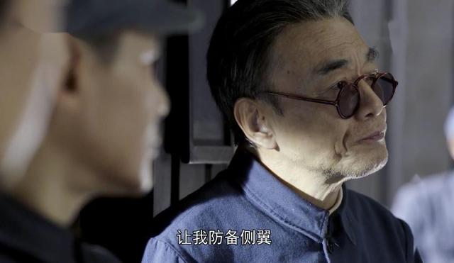 王陵基被俘后大骂蒋介石，杜聿明狱中给他刮胡子，获特赦时已81岁