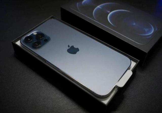 iPhone12PM升级iOS15.4RC口罩解锁更迅速！信号更强！可以养老了