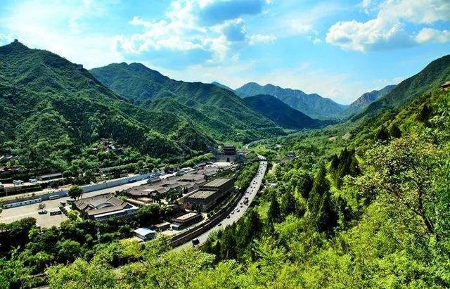 秋遊八達嶺長城之燕山的風景