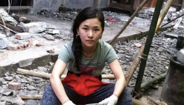 河南女孩承诺：谁救我父亲就嫁谁！40万医疗费到手后，她嫁了吗？