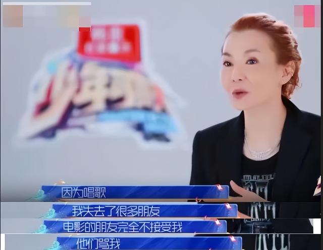 “超级电影女王”张可颐:她曾与东升仪相恋多年，却在逛路边摊时被质疑破产。
(图50)