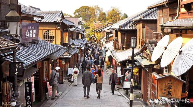 2020年，日本“上班族”平均收入为433万日元，约24.43万元人民币