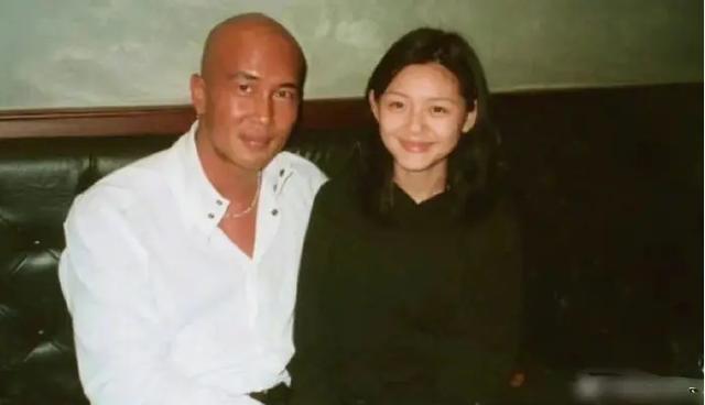 汪小菲终于回应大S再婚，一个称呼切断所有情分，大S太不值得