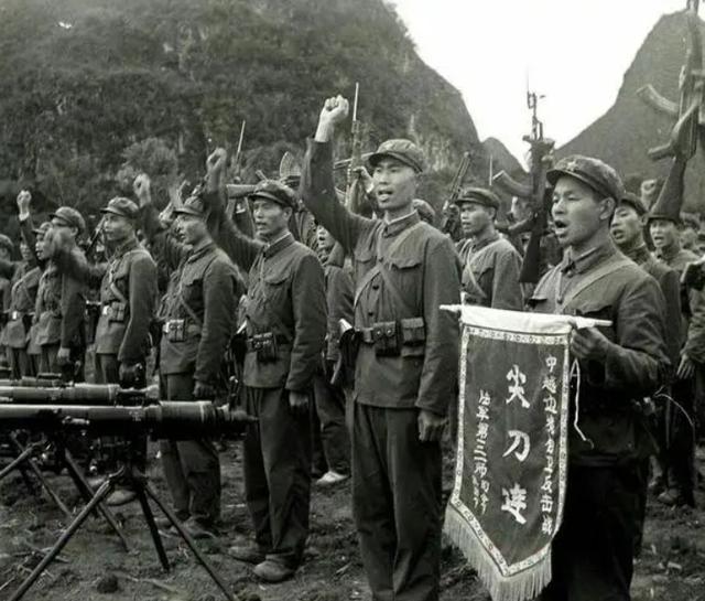 邓小平访问美国时巧施奇谋，对越反击战后，让北方百万苏军不敢动