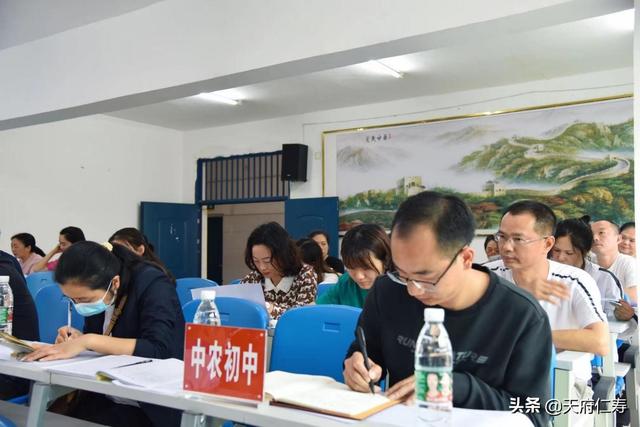 仁寿县坝达初级中学校领航共同体学校开展中青年教师示范课活动