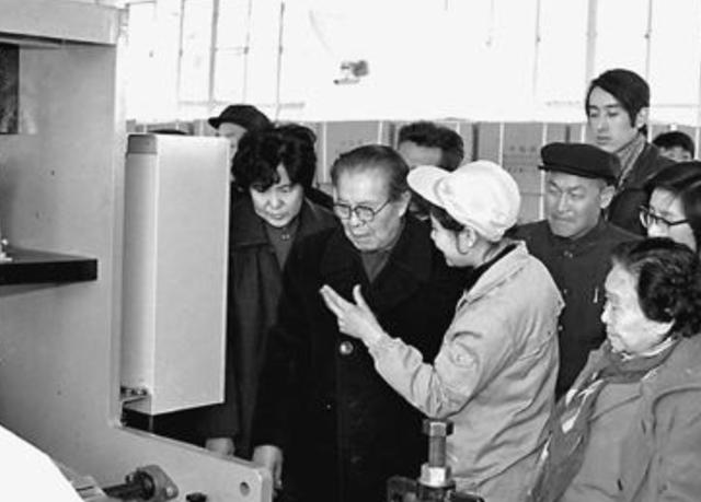 勃列日涅夫逝世，我方是否要参加葬礼？邓公用一妙招缓和中苏关系
