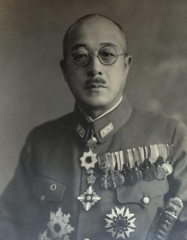 军长李服膺：与日寇激战后归来，定性为擅自撤逃，被连长一枪打死