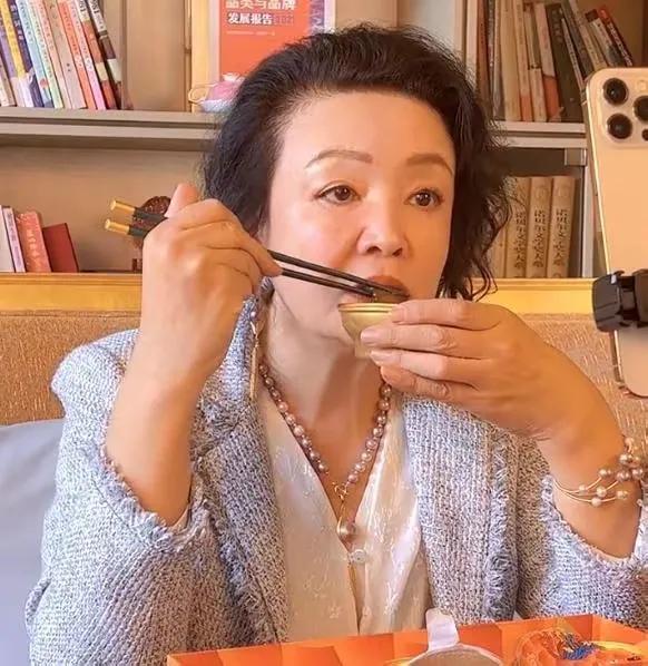大S承认再婚：生母臭骂，前婆婆遗憾，现婆婆急抱孙子