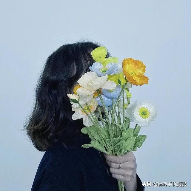 就能得到模糊虚化的花影来挡脸~这种创意不露脸头像也会让人眼前一亮