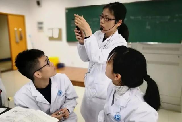 研究生面试三甲医院被刷，得知他的高考成绩，网友：进不去就对了
