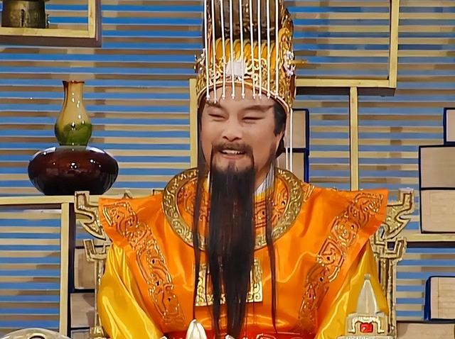 野史：皇帝上联：灯明月明，大明一统，无人敢对，一神童对出下联