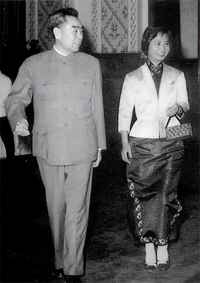 陈毅被妻子锁门外，冲动下提离婚，周恩来找到张茜：给你提个建议