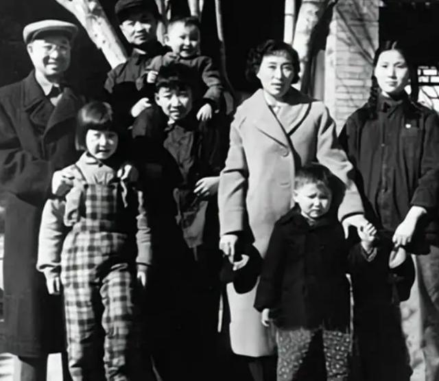 陈赓去世31年后，妻子傅涯前往台湾，下飞机后：不知道该上哪辆车