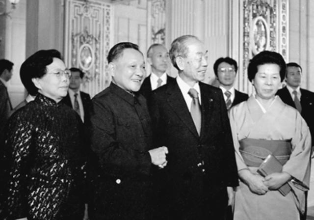 邓小平访问新加坡，会谈后沉默不语，李光耀：从未见过这样的领袖