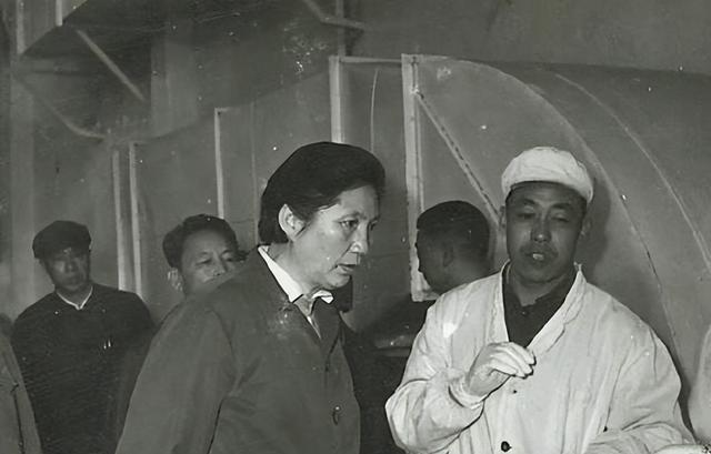 陈慕华：国军少将之女，成为中国第二位女副总理，却也有遗憾