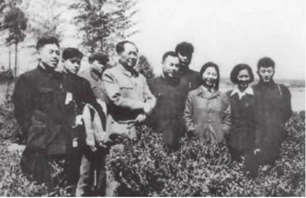 57年田云玉收到母亲病重电报，回家发现有假，毛主席：你还太年轻